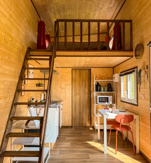 Intérieur d'une Tiny House en bois